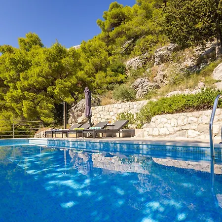 Sandra - Private Pool Villa Pisak