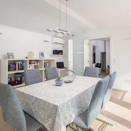 Sandra - Private Pool Villa *