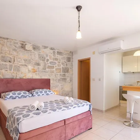 Sandra - Private Pool Pisak