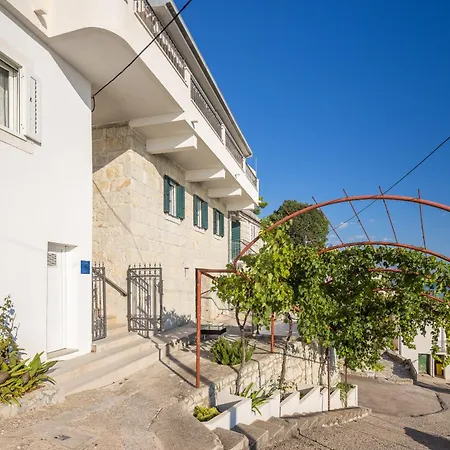 Sandra - Private Pool Pisak