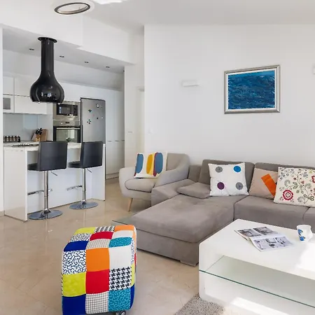 Sandra - Private Pool Pisak