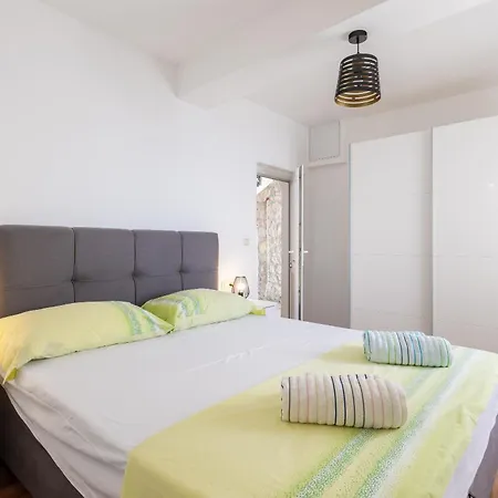 Sandra - Private Pool