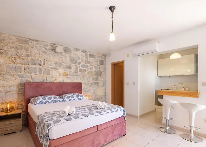 Sandra - Private Pool Pisak