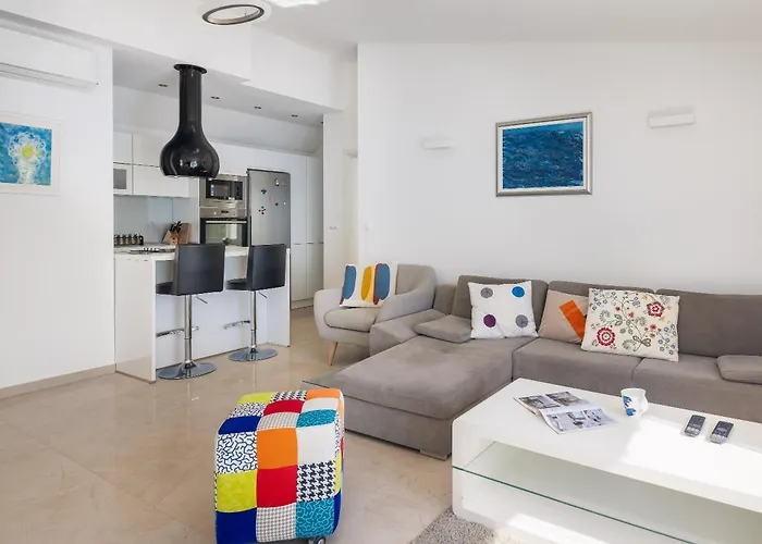 Sandra - Private Pool Pisak